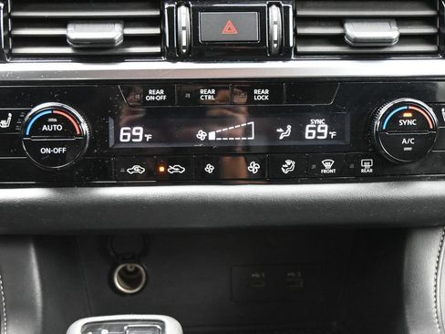 Used 2025 Nissan Pathfinder SV AWD/4WD image 19