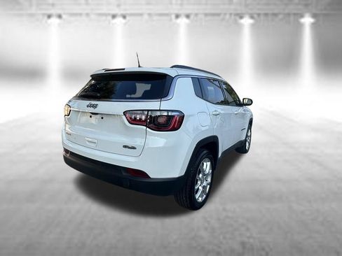 Used 2023 Jeep Compass Latitude AWD/4WD image 7