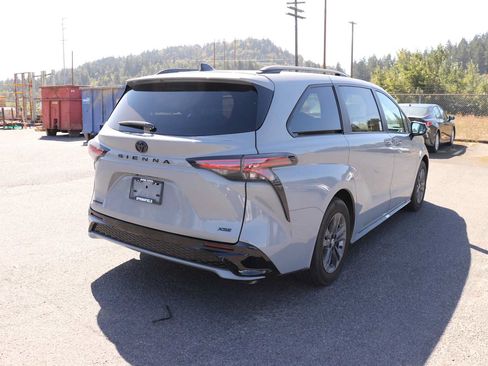 Used 2026 Toyota Sienna XSE AWD/4WD image 5