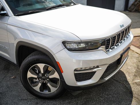 Used 2023 Jeep Grand Cherokee 4WD 4xe image 8