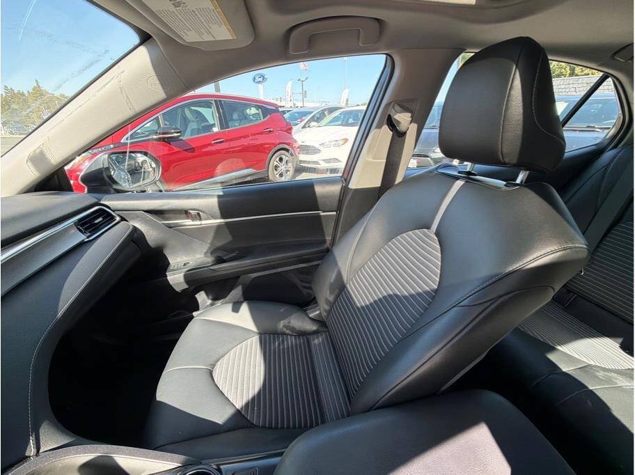 Used 2018 Toyota Camry SE w/ Audio Package FWD image 17