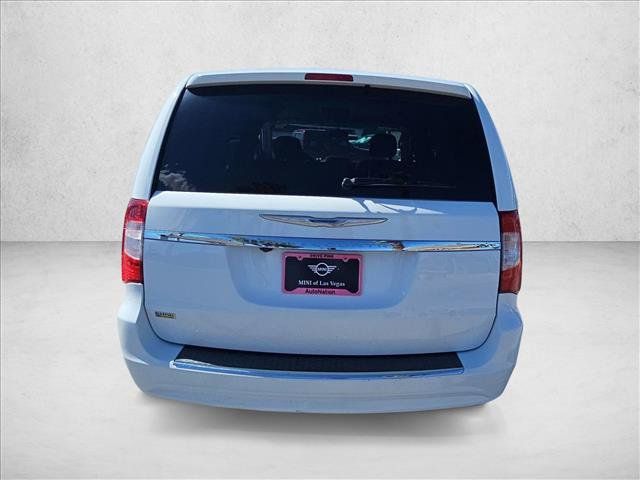 Used 2016 Chrysler Town & Country Touring FWD image 7