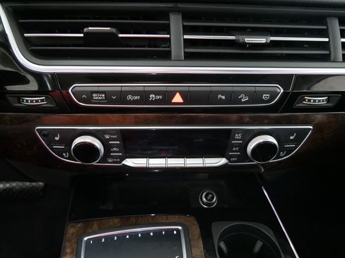 Used 2018 Audi Q7 3.0T Prestige w/ Prestige Package image 23