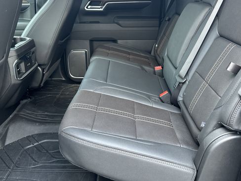 Used 2025 Chevrolet Silverado 1500 High Country image 21