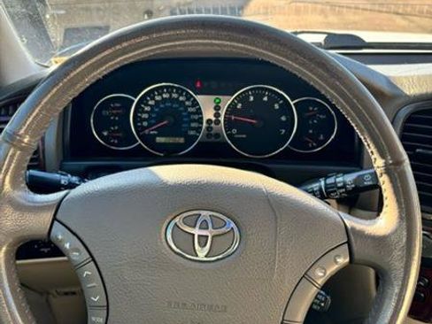 Used 2005 Toyota Land Cruiser Base image 12