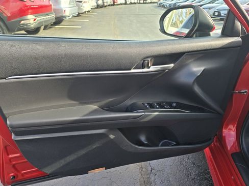 Used 2019 Toyota Camry SE image 15