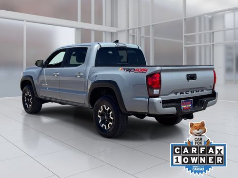 Used 2018 Toyota Tacoma TRD Off-Road AWD/4WD image 4