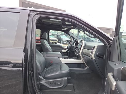 Used 2022 Ford F250 Lariat w/ Black Appearance Package image 15