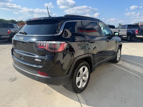 Used 2019 Jeep Compass Latitude FWD image 6
