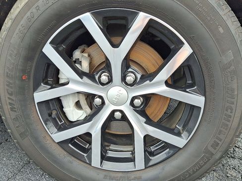 Used 2023 Jeep Grand Cherokee Limited w/ Trailer Tow Prep Group (B) image 8