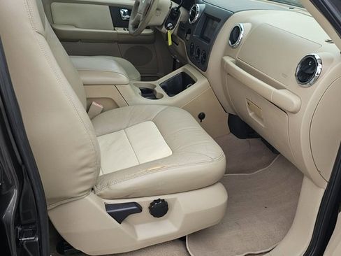 Used 2005 Ford Expedition XLT image 23
