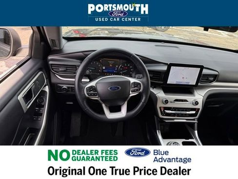 Used 2022 Ford Explorer XLT w/ Equipment Group 202A image 7