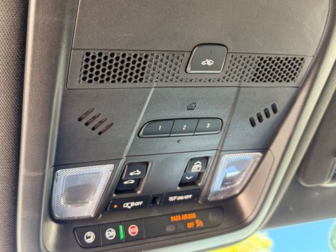 Used 2021 Cadillac XT6 Premium Luxury image 29