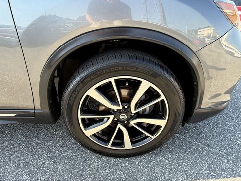 Used 2019 Nissan Rogue SL AWD/4WD image 13