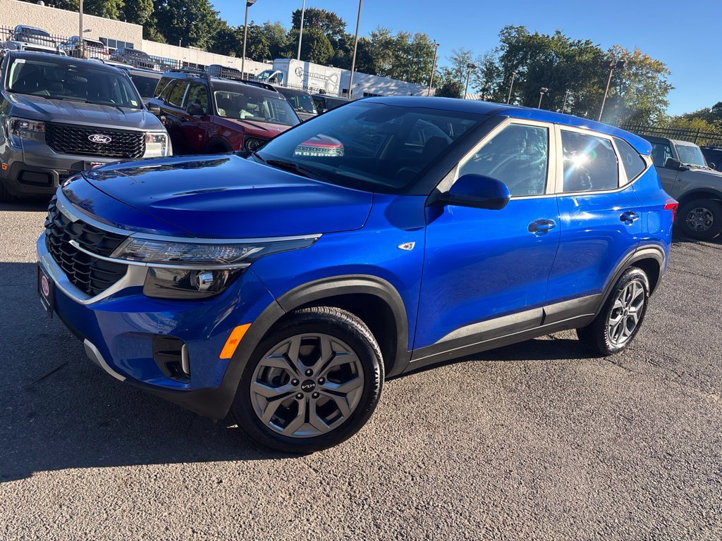 Used 2024 Kia Seltos LX AWD/4WD image 1
