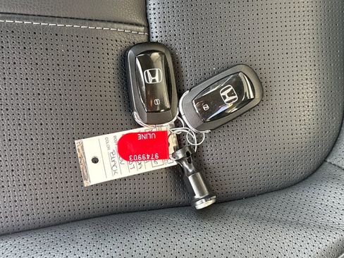 Used 2024 Honda Pilot Elite image 36