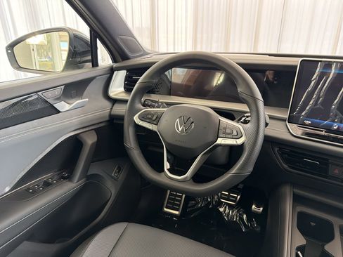 New 2026 Volkswagen Tiguan SE R-Line FWD image 27