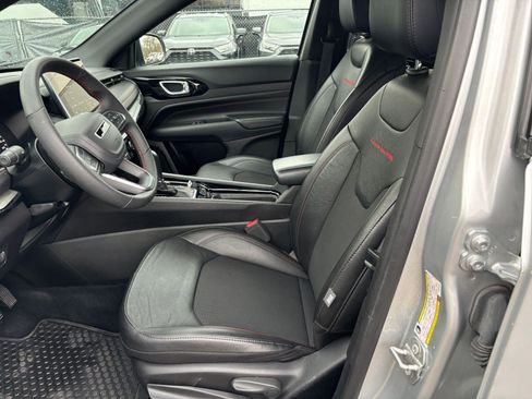 Used 2025 Jeep Compass Trailhawk image 25