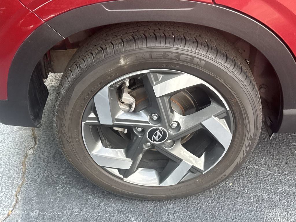Used 2024 Hyundai Venue Limited FWD image 17