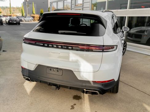 Used 2024 Porsche Cayenne image 6
