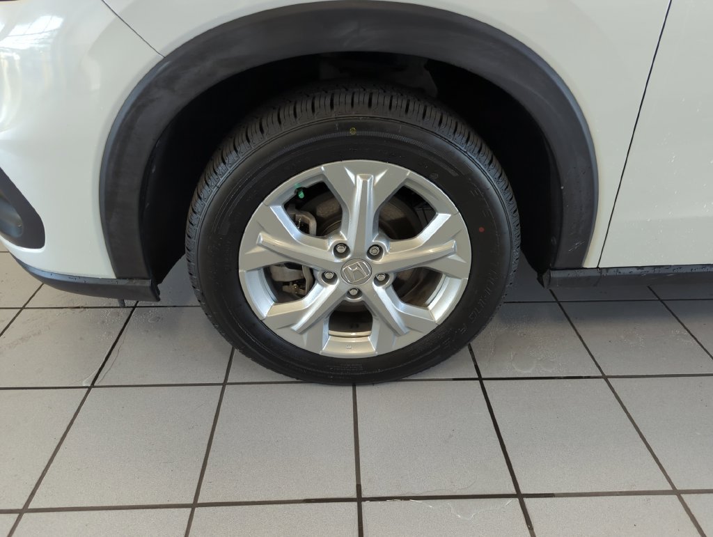 Used 2023 Honda HR-V LX image 32