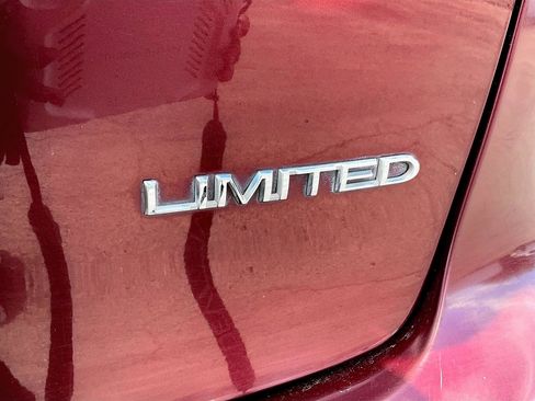 Used 2019 Chrysler Pacifica Limited image 8