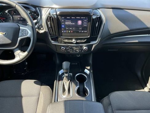 Used 2023 Chevrolet Traverse LT FWD image 17