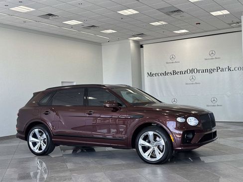 Used 2023 Bentley Bentayga Extended Wheelbase AWD/4WD image 2