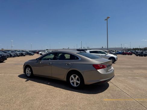 Used 2025 Chevrolet Malibu LS FWD image 13