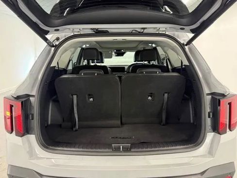 Used 2025 Kia Sorento SX FWD image 8