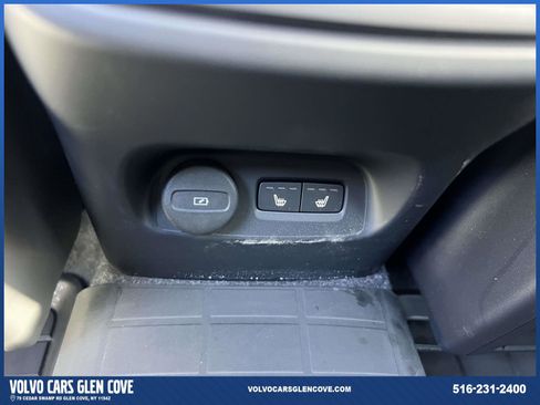 Used 2025 Volvo XC40 B5 Ultra w/ Climate Package image 11
