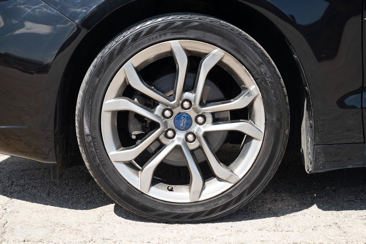 Used 2020 Ford Fusion SEL FWD image 9