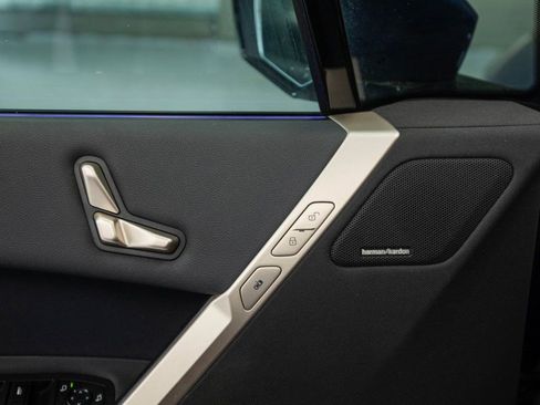 Used 2025 BMW iX xDrive50 image 25