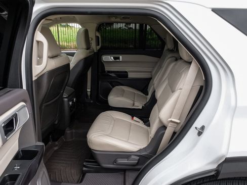Used 2020 Ford Explorer Platinum w/ Premium Technology Package AWD/4WD image 46