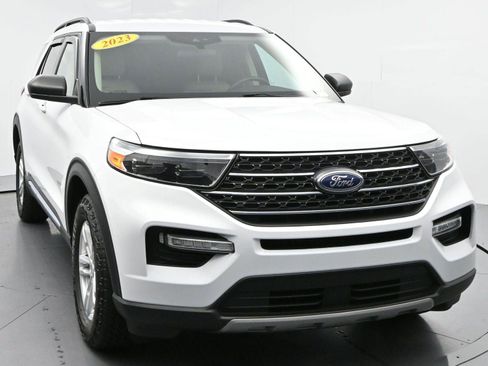 Used 2023 Ford Explorer XLT w/ Equipment Group 202A AWD/4WD image 2