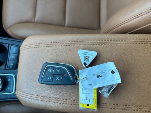 Used 2025 Cadillac XT4 Sport image 35