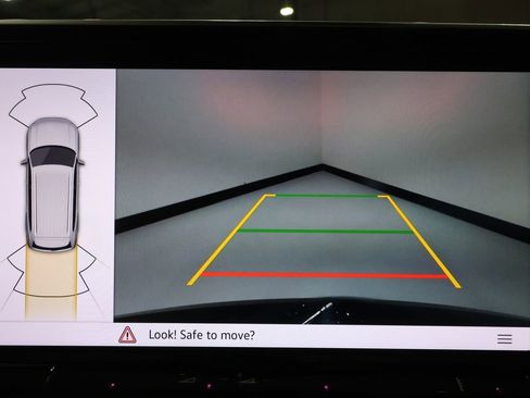 Used 2025 Volkswagen Atlas SE image 13