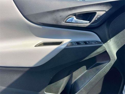 Used 2023 Chevrolet Equinox LS w/ LS Convenience Package image 17