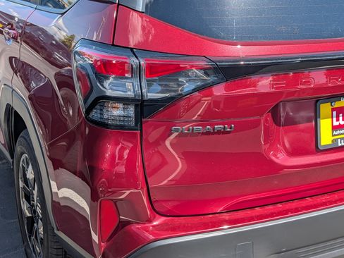 Certified 2025 Subaru Forester Premium AWD/4WD image 17