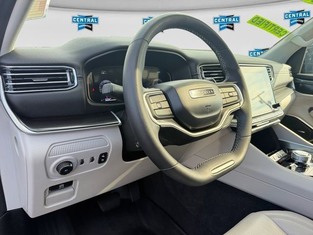 Used 2023 Jeep Wagoneer 4WD w/ Premium Group I image 15