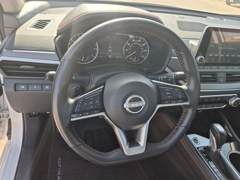 Used 2025 Nissan Altima 2.5 SR FWD image 14