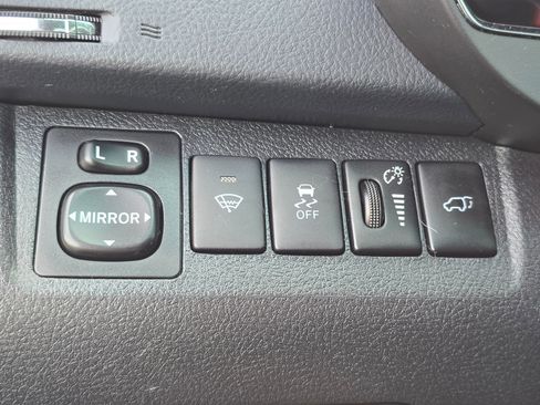 Used 2013 Toyota Highlander Limited image 25