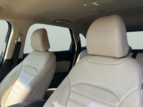 Used 2020 Ford Edge SE FWD image 12