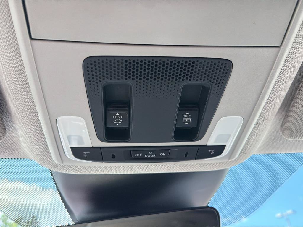 Used 2025 Honda Pilot Touring image 19