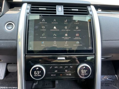 Used 2024 Land Rover Discovery S AWD/4WD image 17