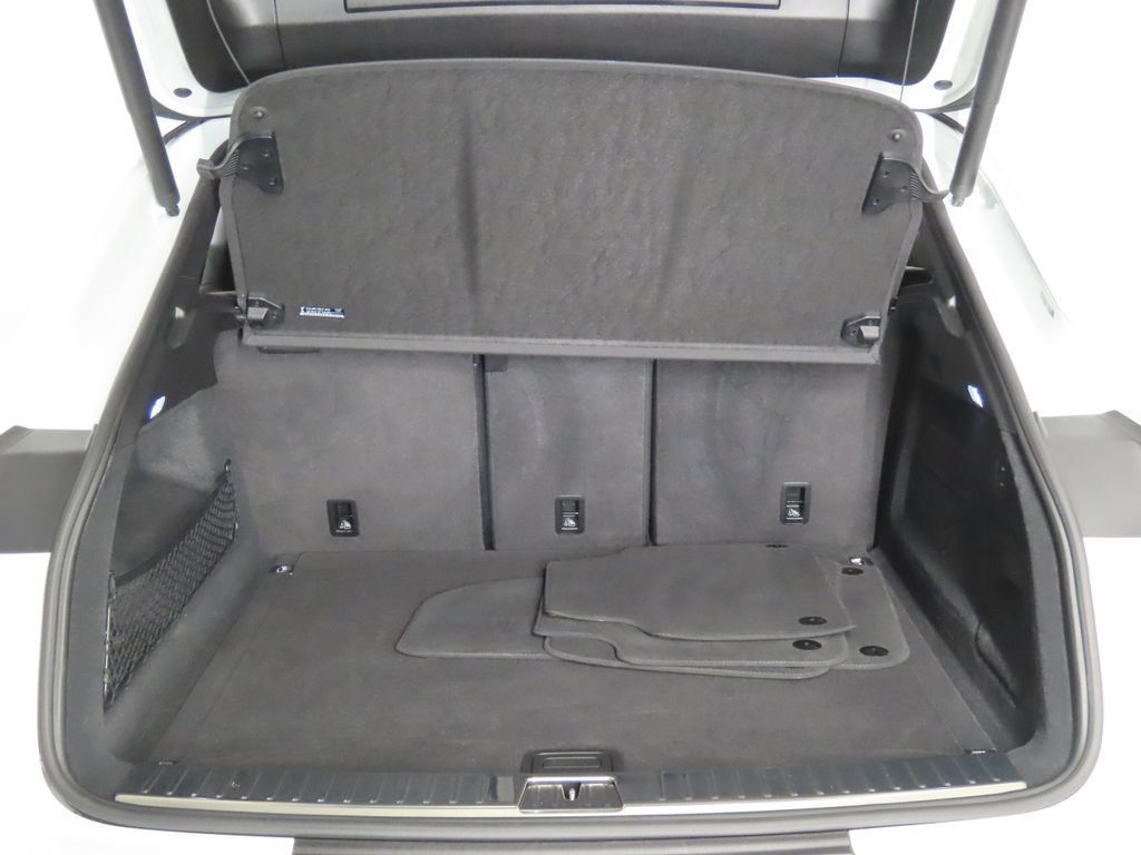 Certified 2025 Porsche Cayenne Coupe AWD/4WD image 47