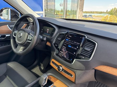 Used 2025 Volvo XC90 T8 Plus w/ Protection Package Premier image 17