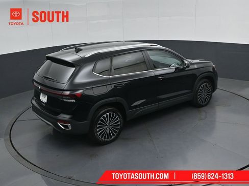 Used 2025 Volkswagen Taos SE FWD image 44