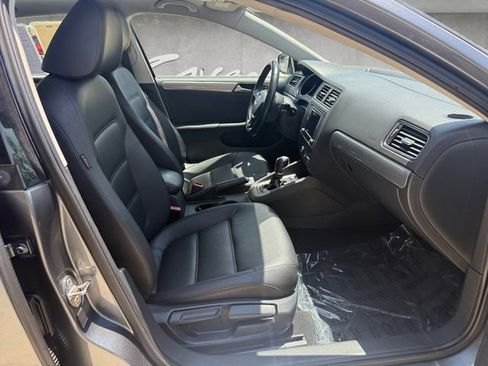 Used 2017 Volkswagen Jetta SE FWD image 24