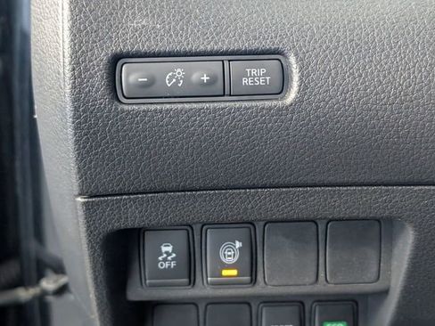 Used 2017 Nissan Rogue S image 23